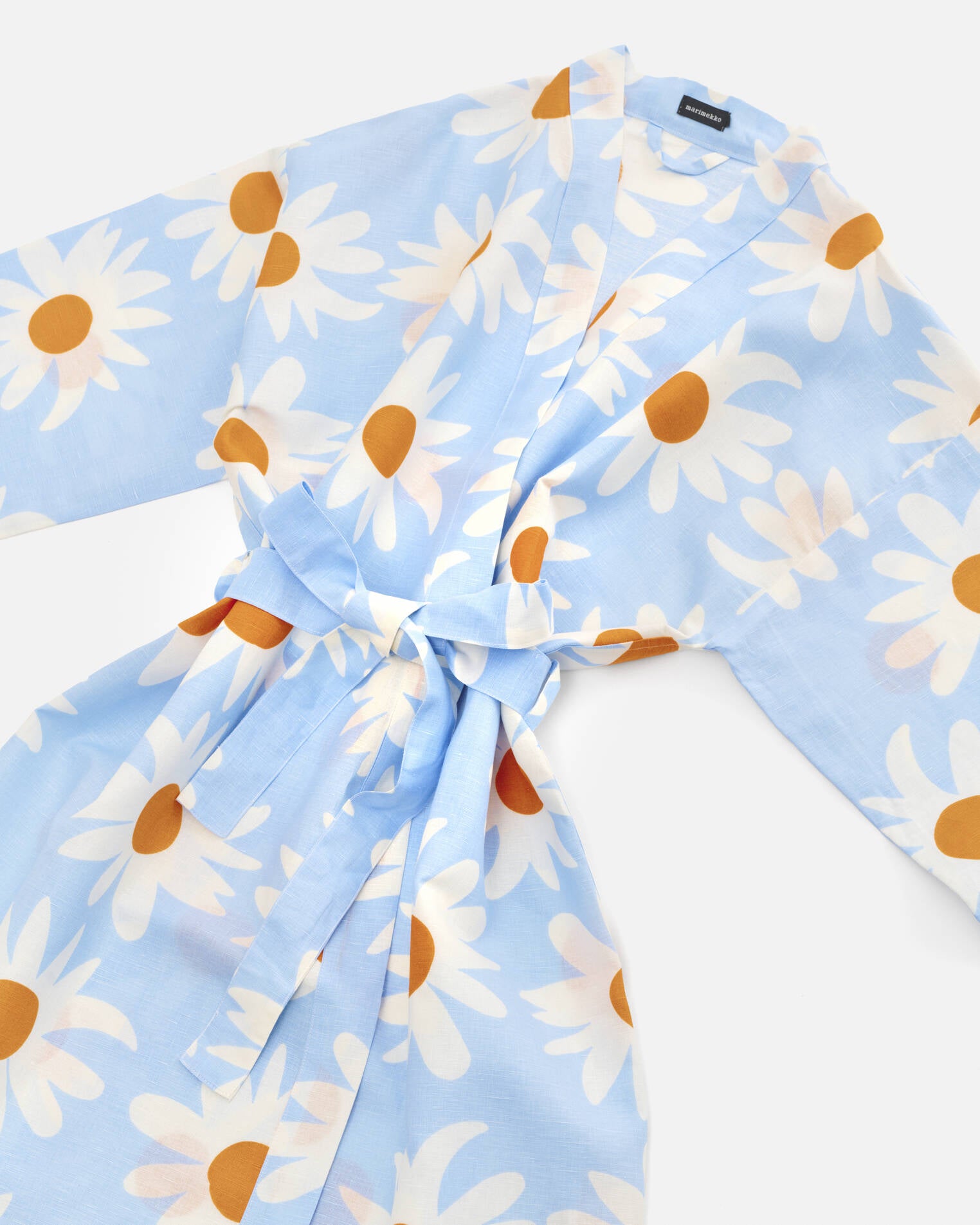 Rakastaa ei rakasta morning gown