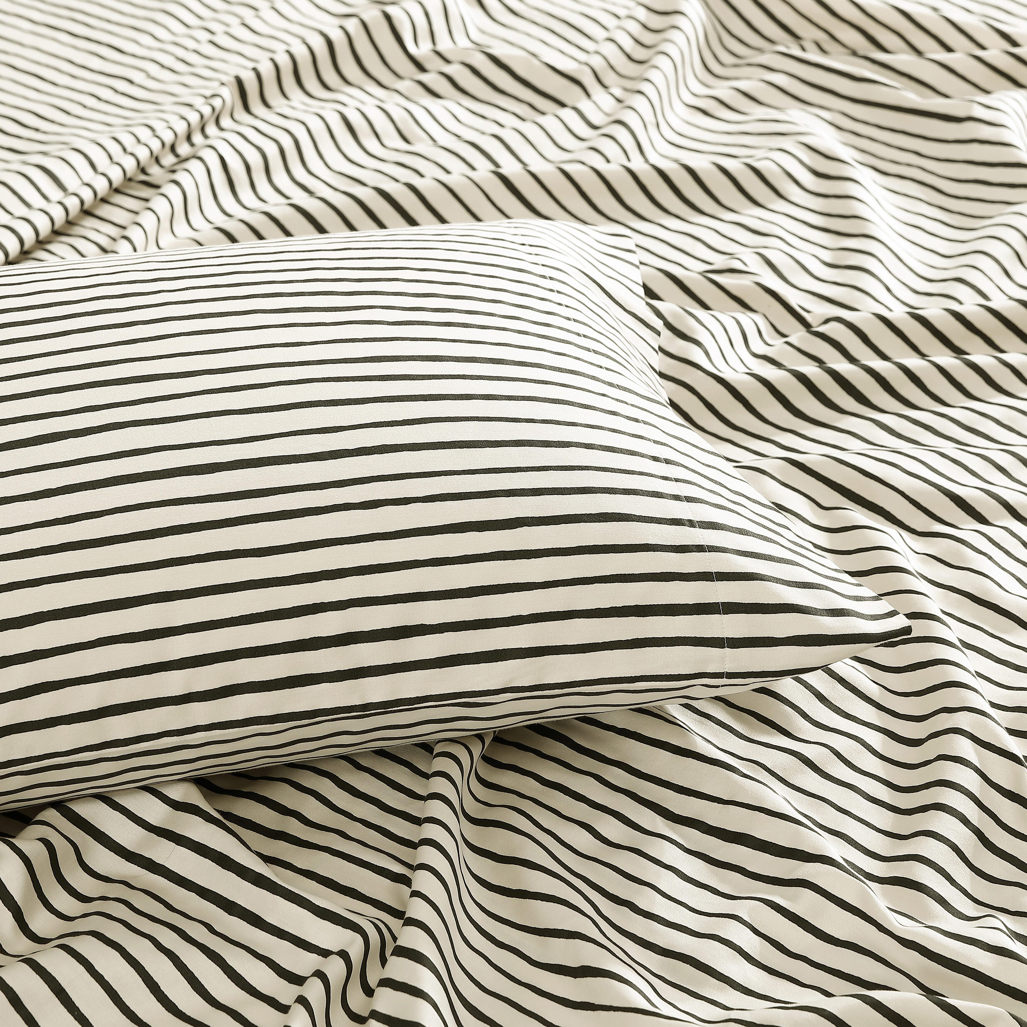 Marimekko Piccolo Open Charcoal Ensemble de draps King