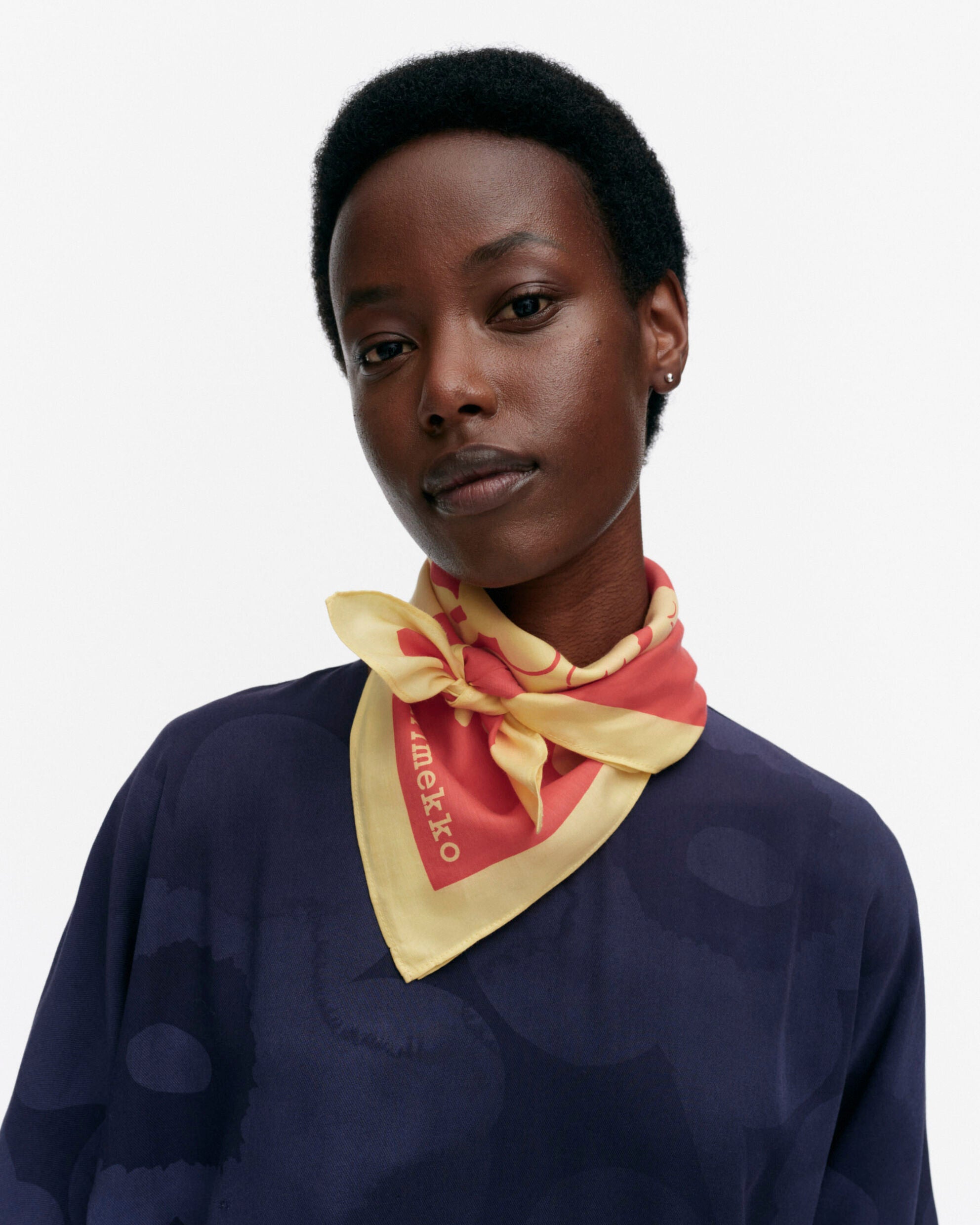 Keskiö Pioni scarf