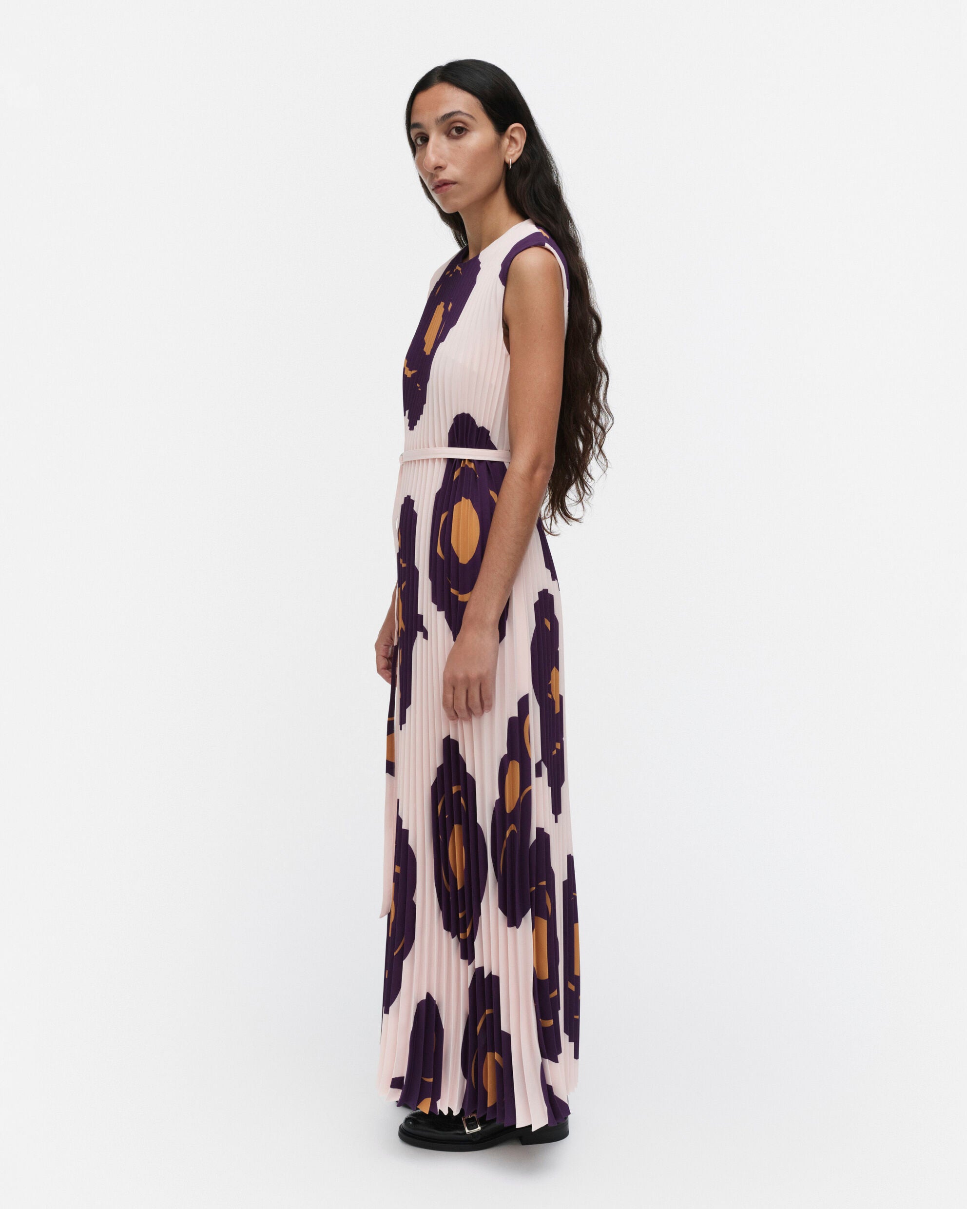 Robe Juhlia Tumma