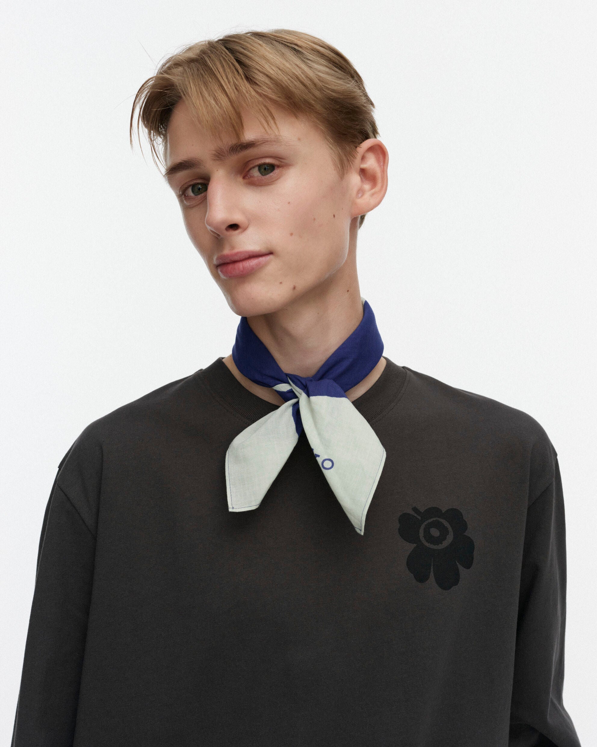 Astrilli Unikko Kioski scarf