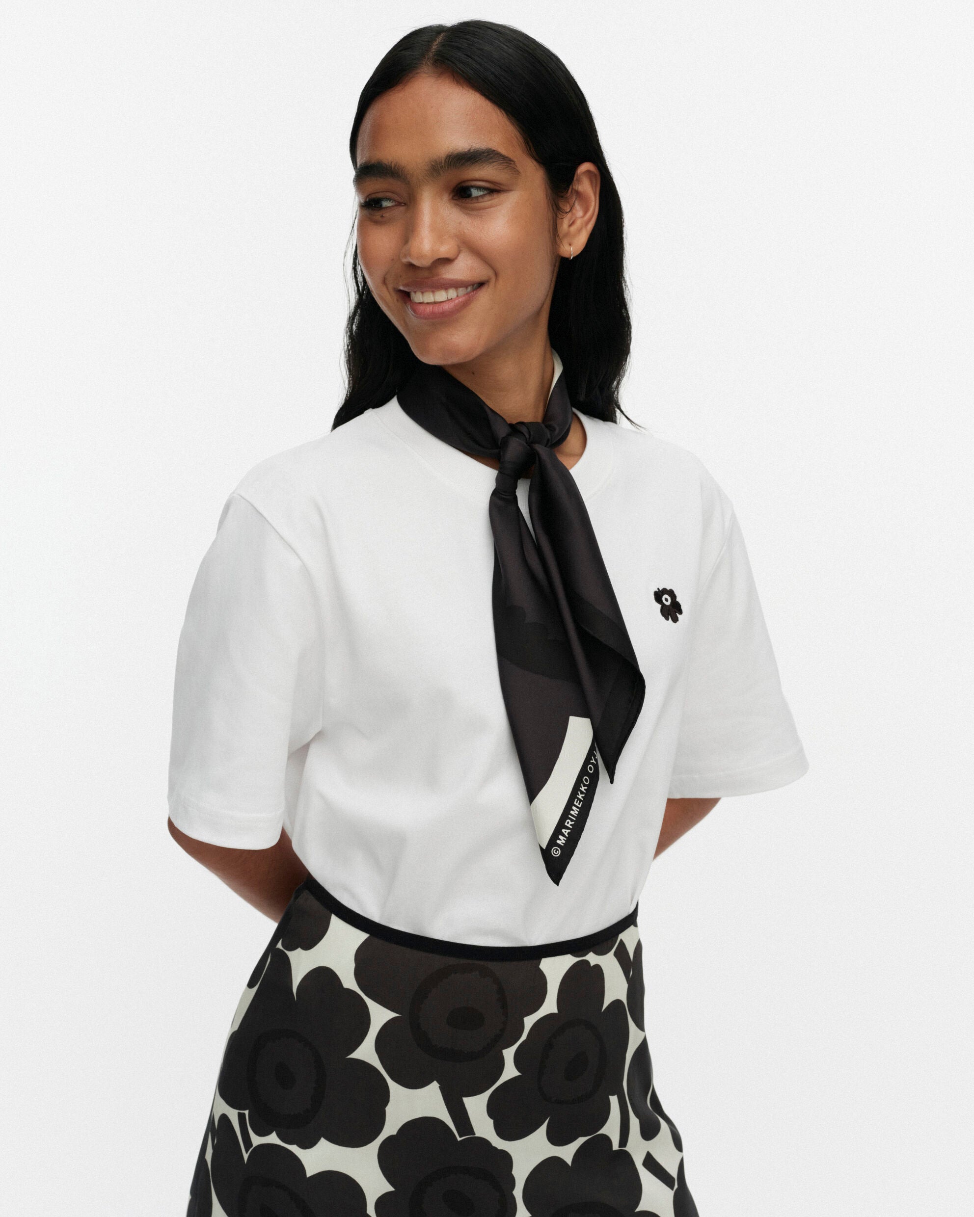 Lauhtua Unikko Silk scarf