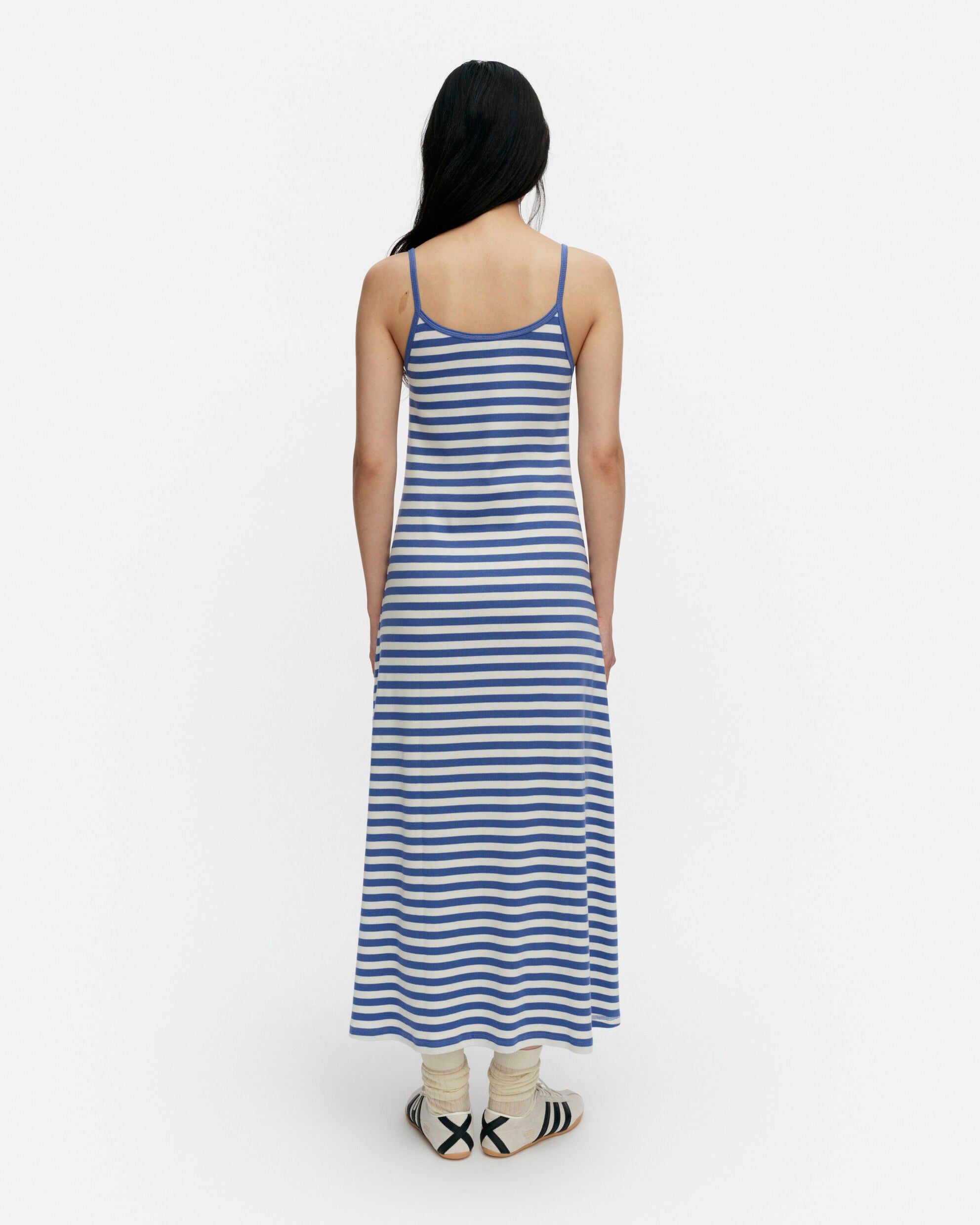 Robe Laulaa Tasaraita Unikko Kioski