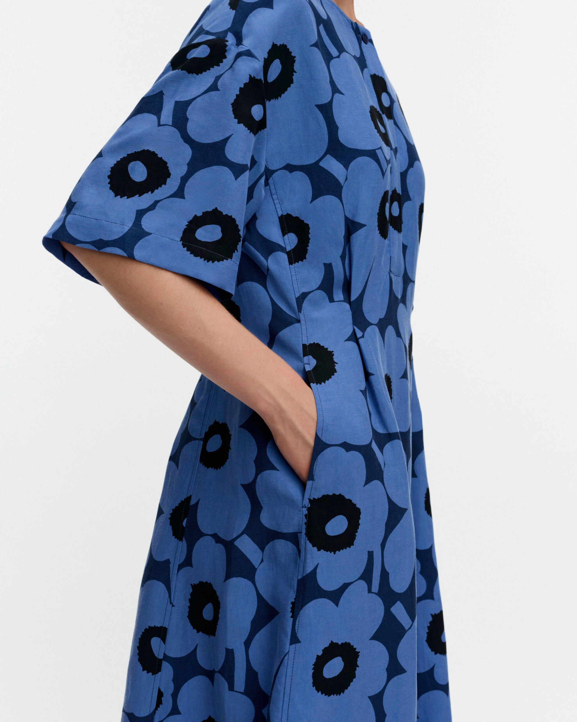 Vuosi Unikko Robe