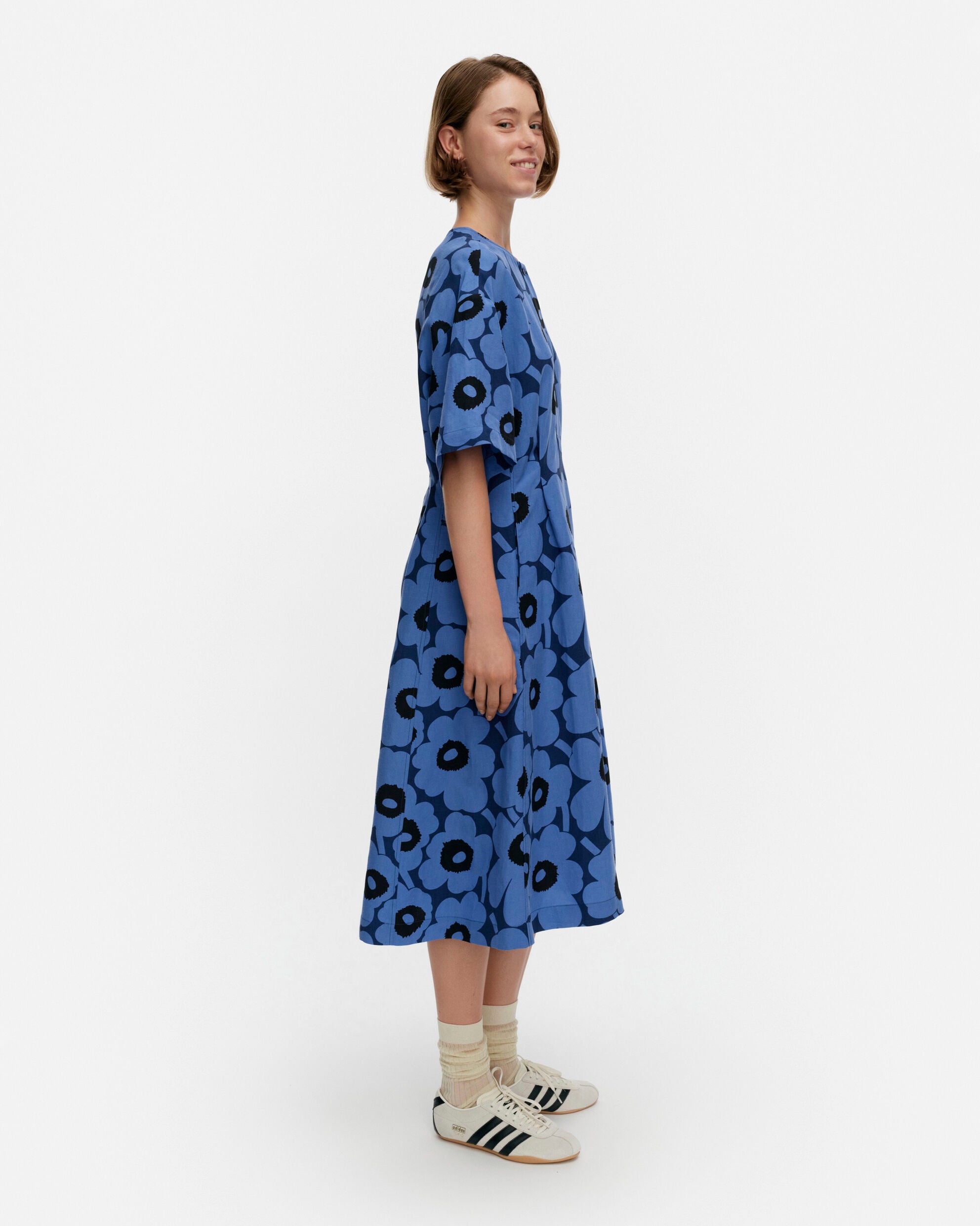 Vuosi Unikko Robe