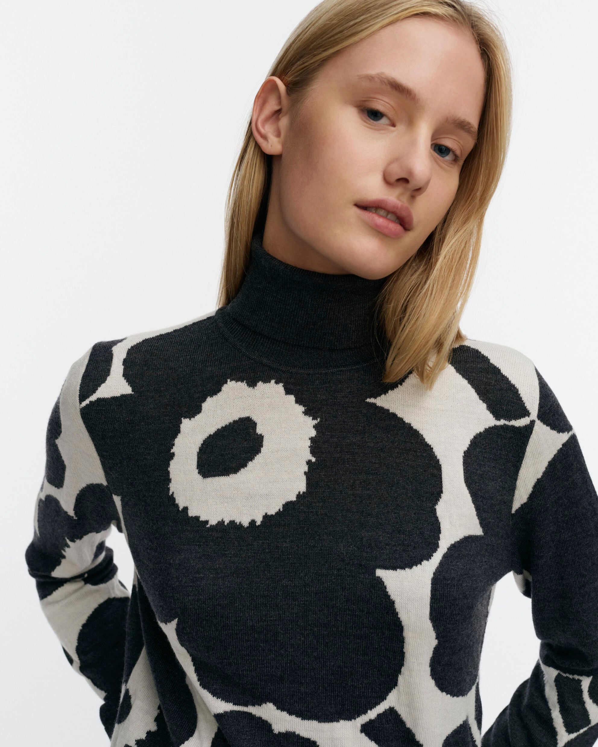 Sopimus Unikko Knitted pullover