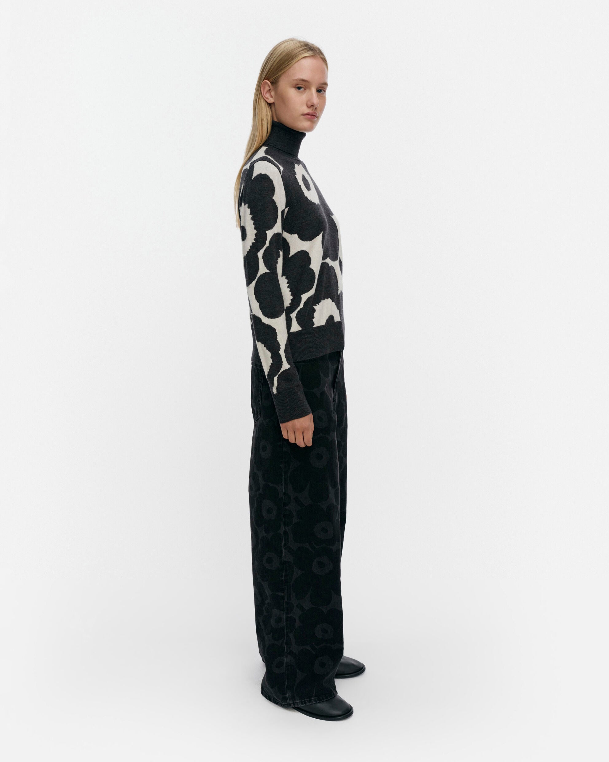 Sopimus Unikko Knitted pullover