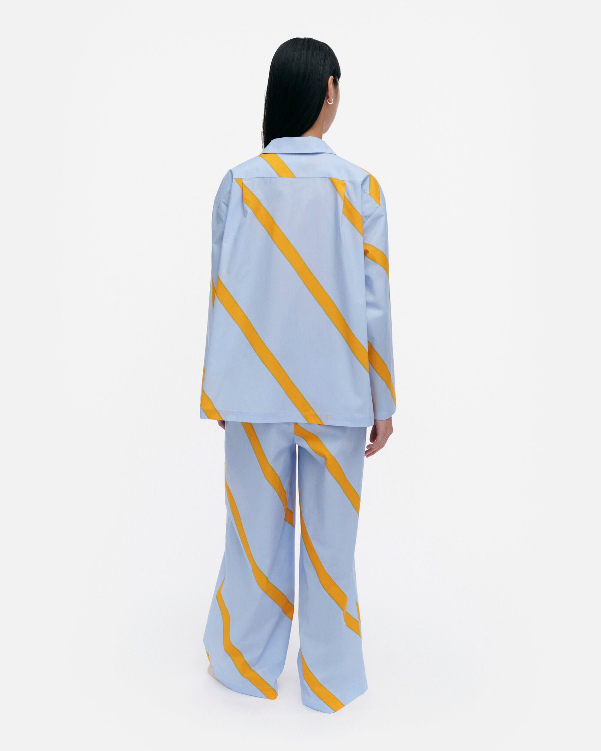 Heili Basso / Laila Gohar pour la chemise de pyjama Marimekko