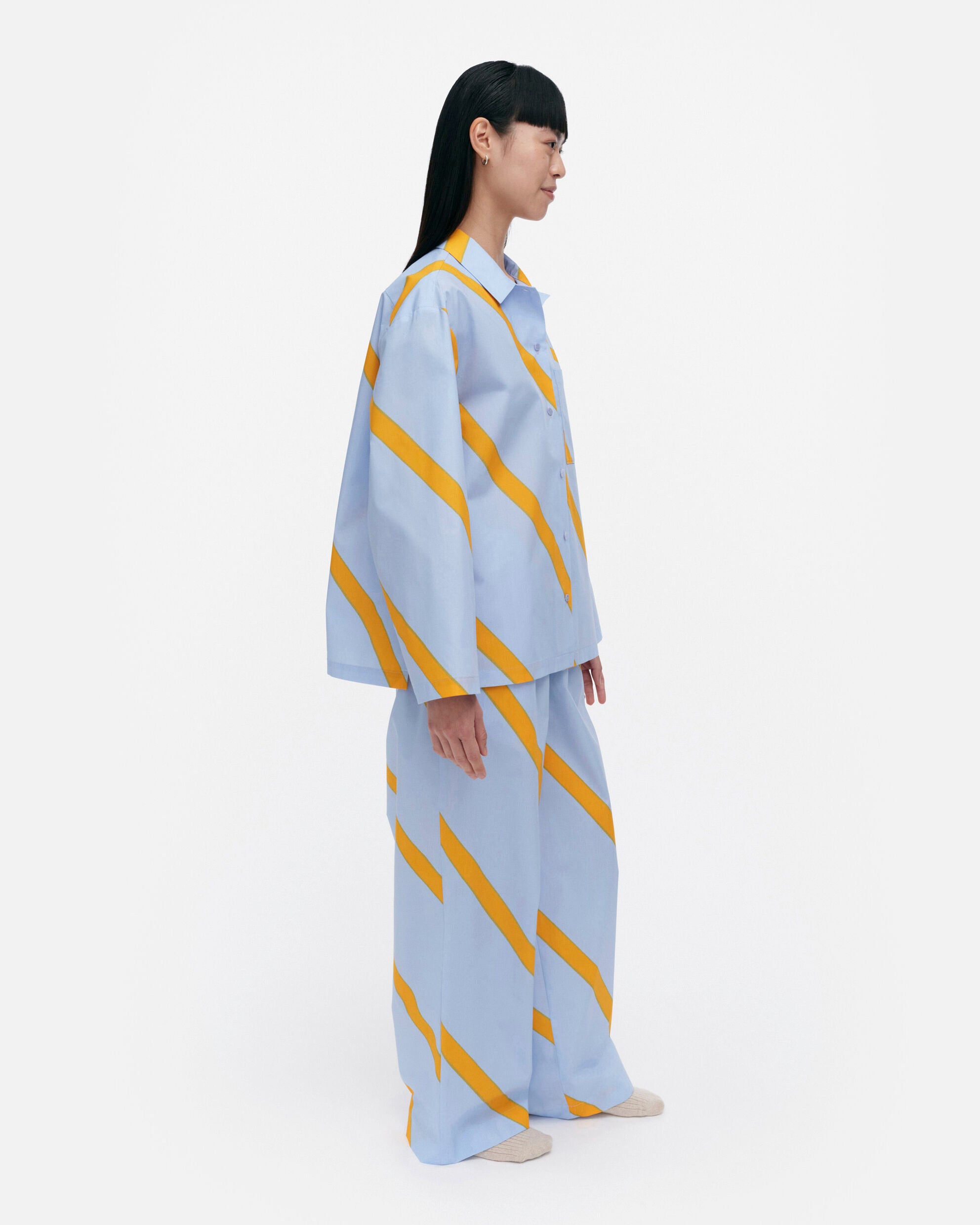 Heili Basso / Laila Gohar pour la chemise de pyjama Marimekko