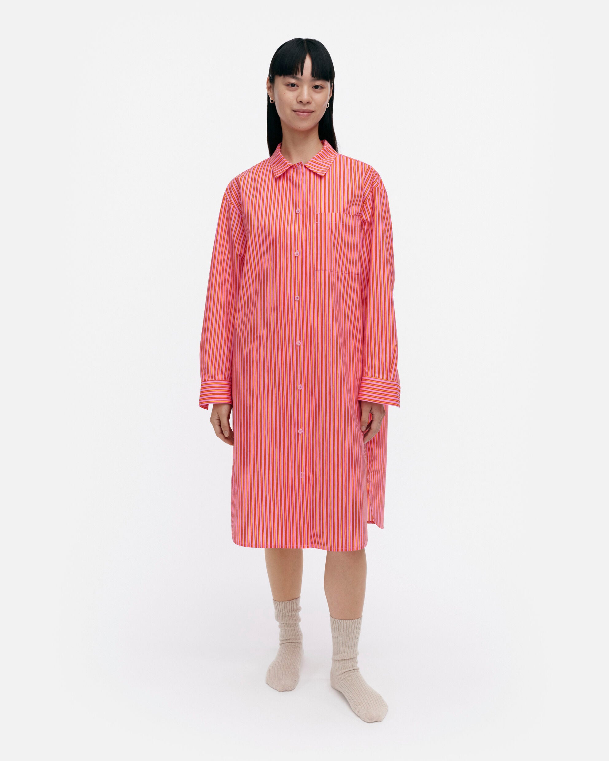 Unessa Rastas / Laila Gohar pour la chemise de nuit Marimekko