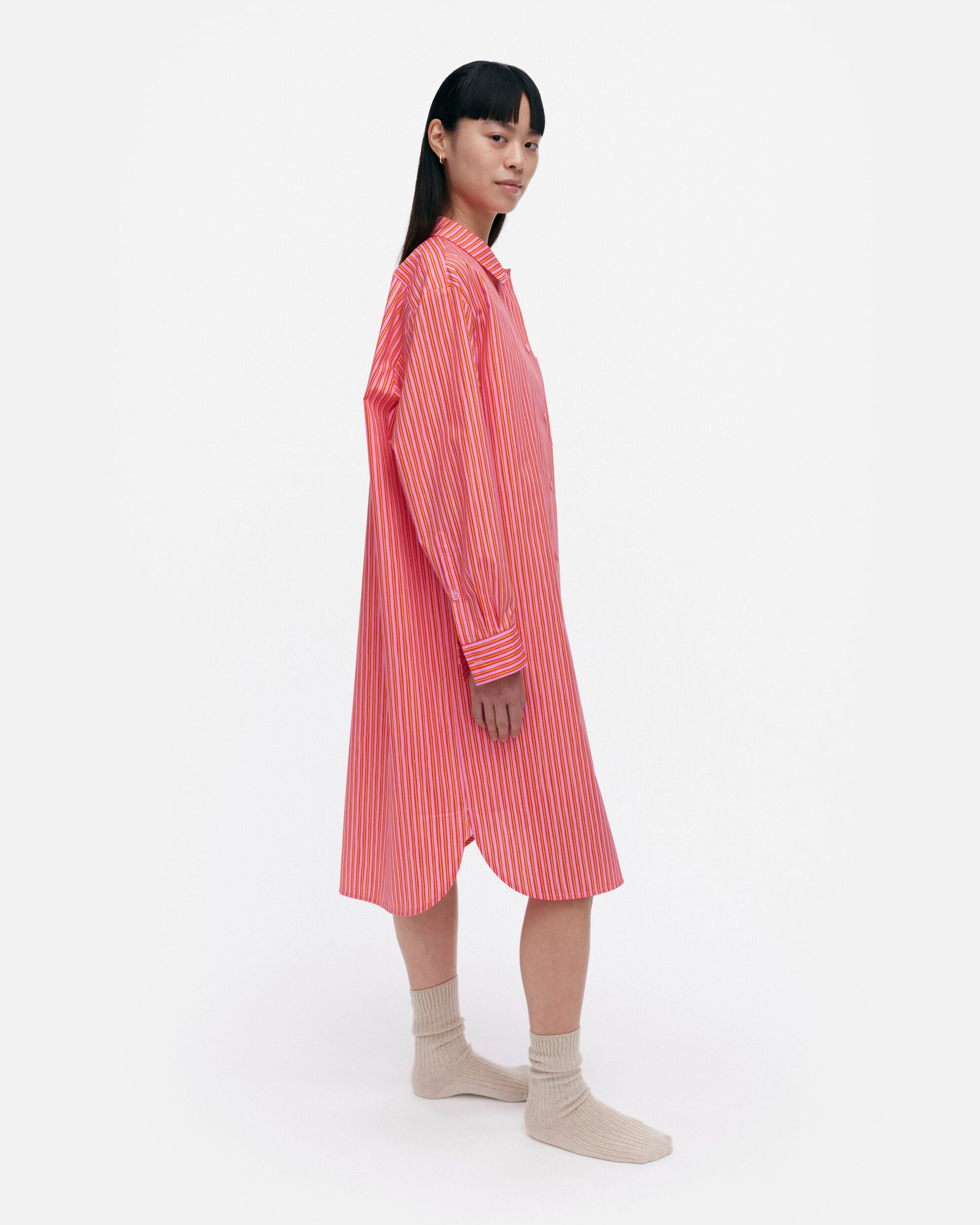 Unessa Rastas / Laila Gohar pour la chemise de nuit Marimekko