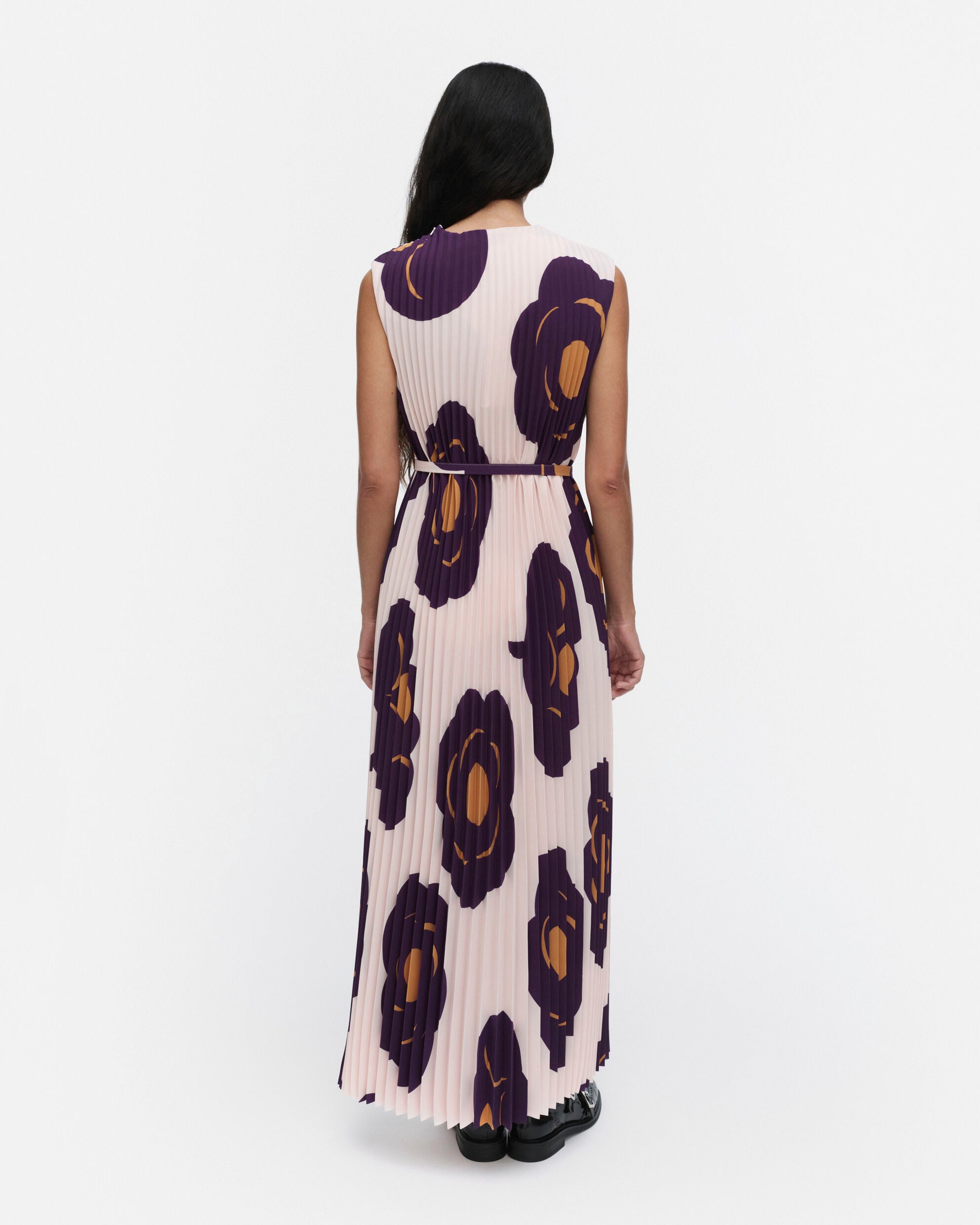 Robe Juhlia Tumma