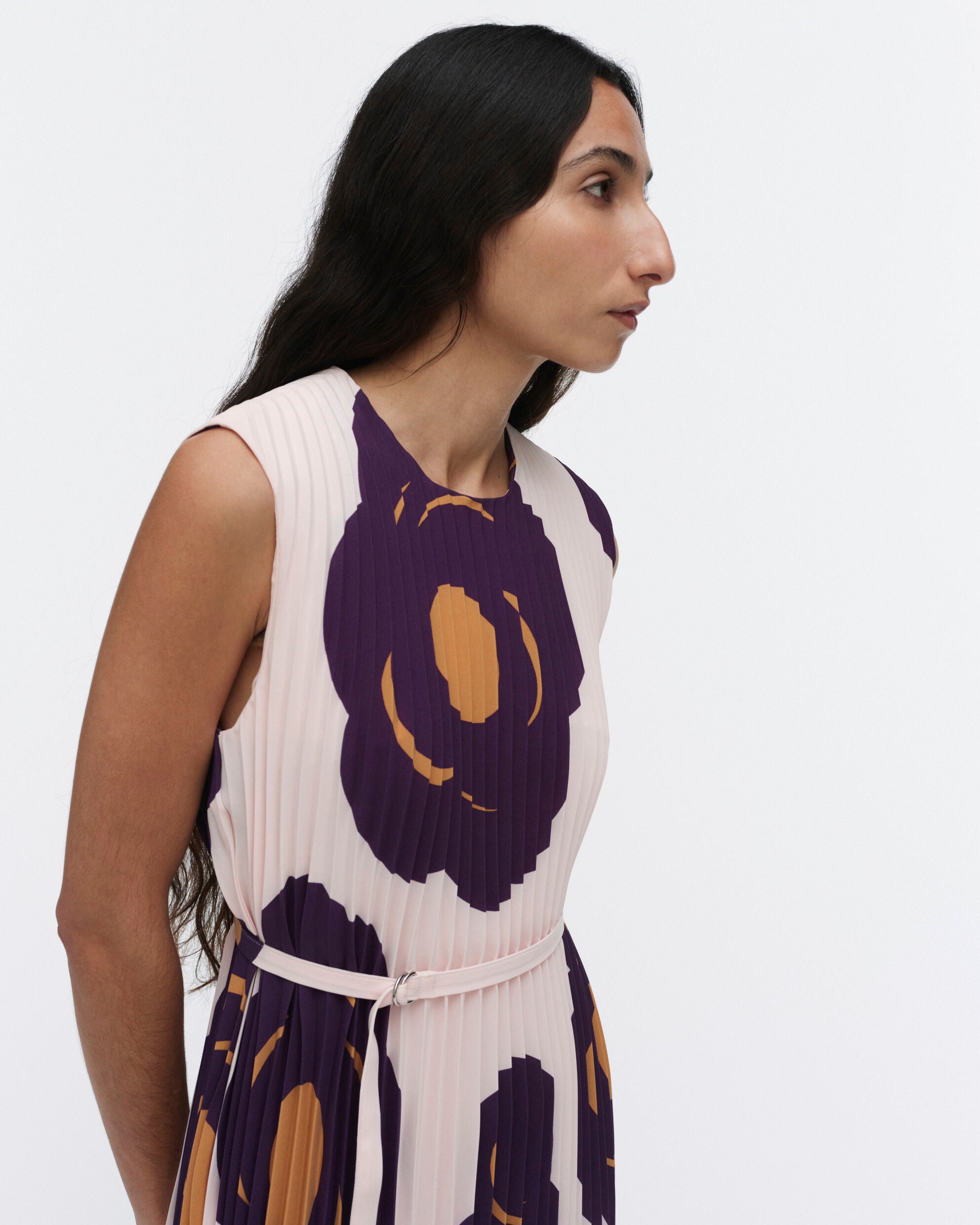Robe Juhlia Tumma