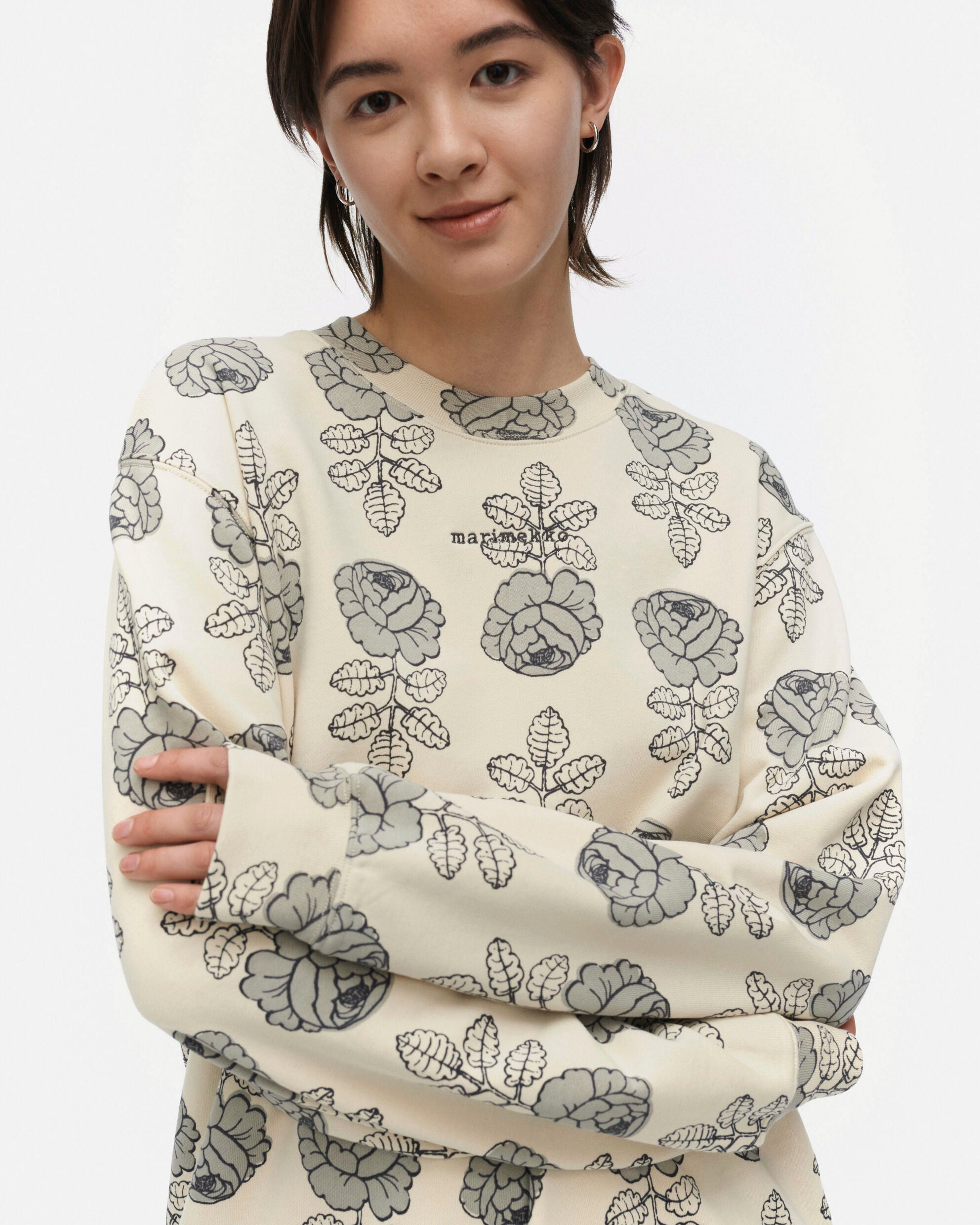 【marimekko】Hiutale Vihkiruusu  スウェット Marimekko Fashion 🇫🇮 Vihkiruusu Collection – Fall Winter 2025