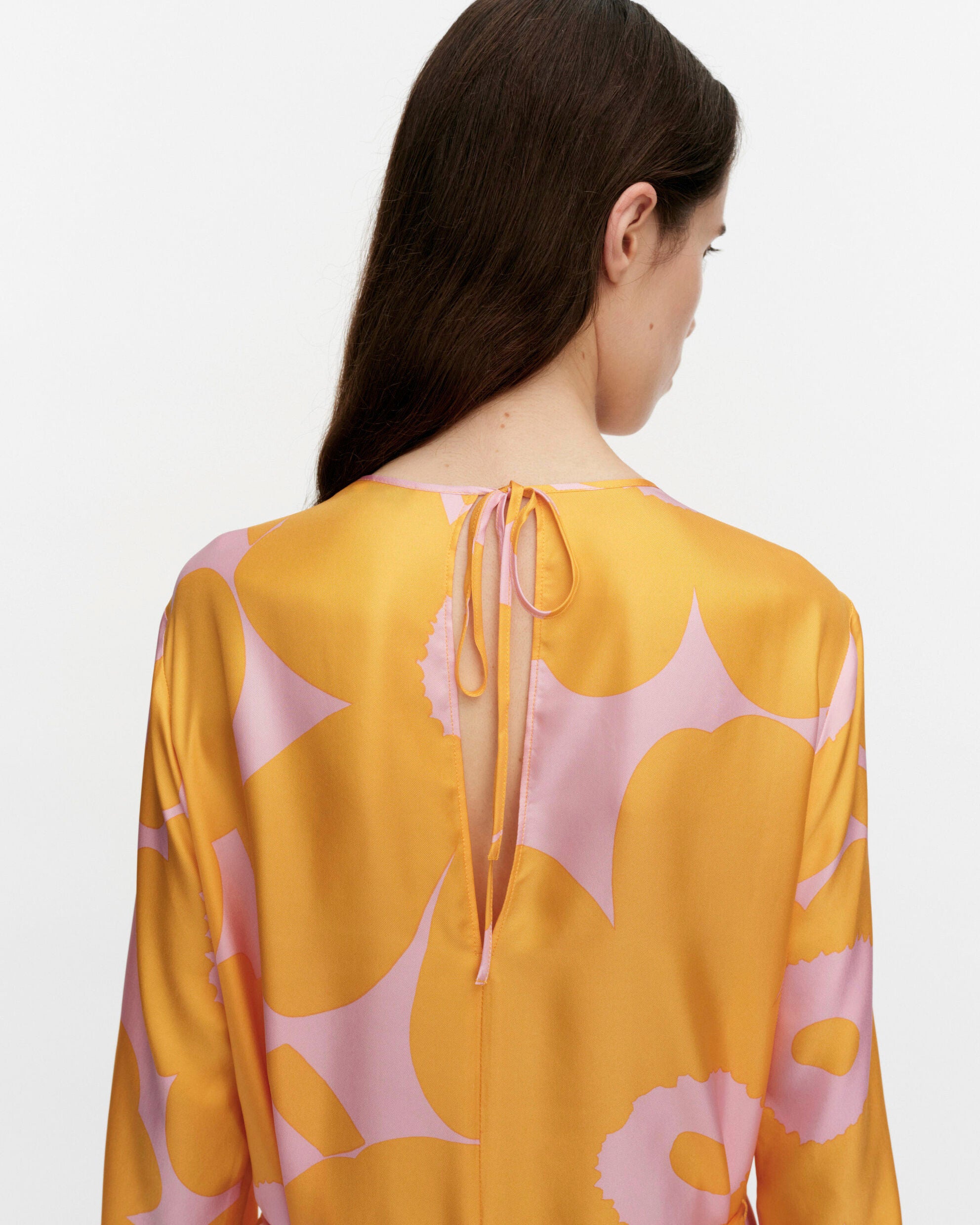 Kaunista Unikko Robe en soie