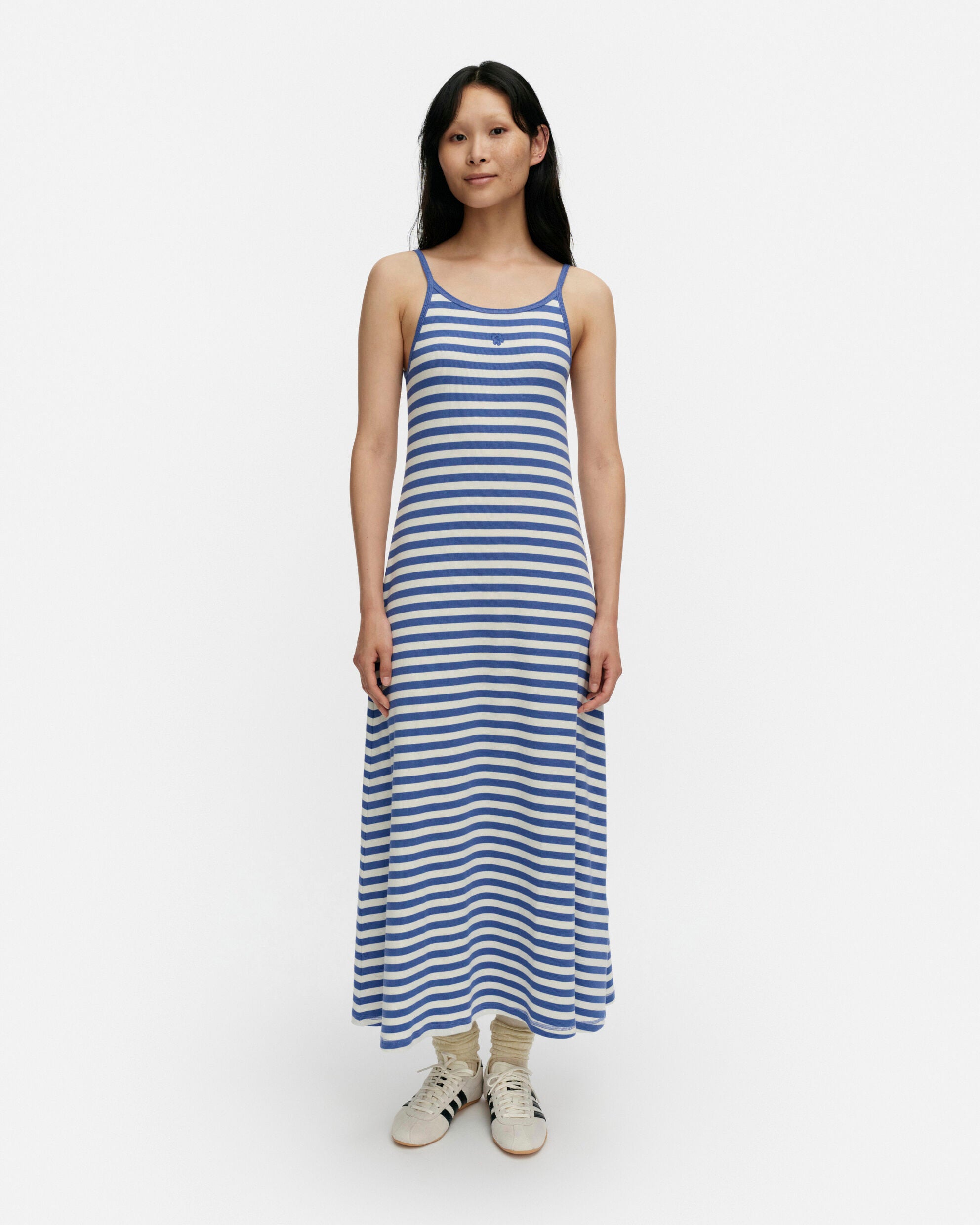 Robe Laulaa Tasaraita Unikko Kioski