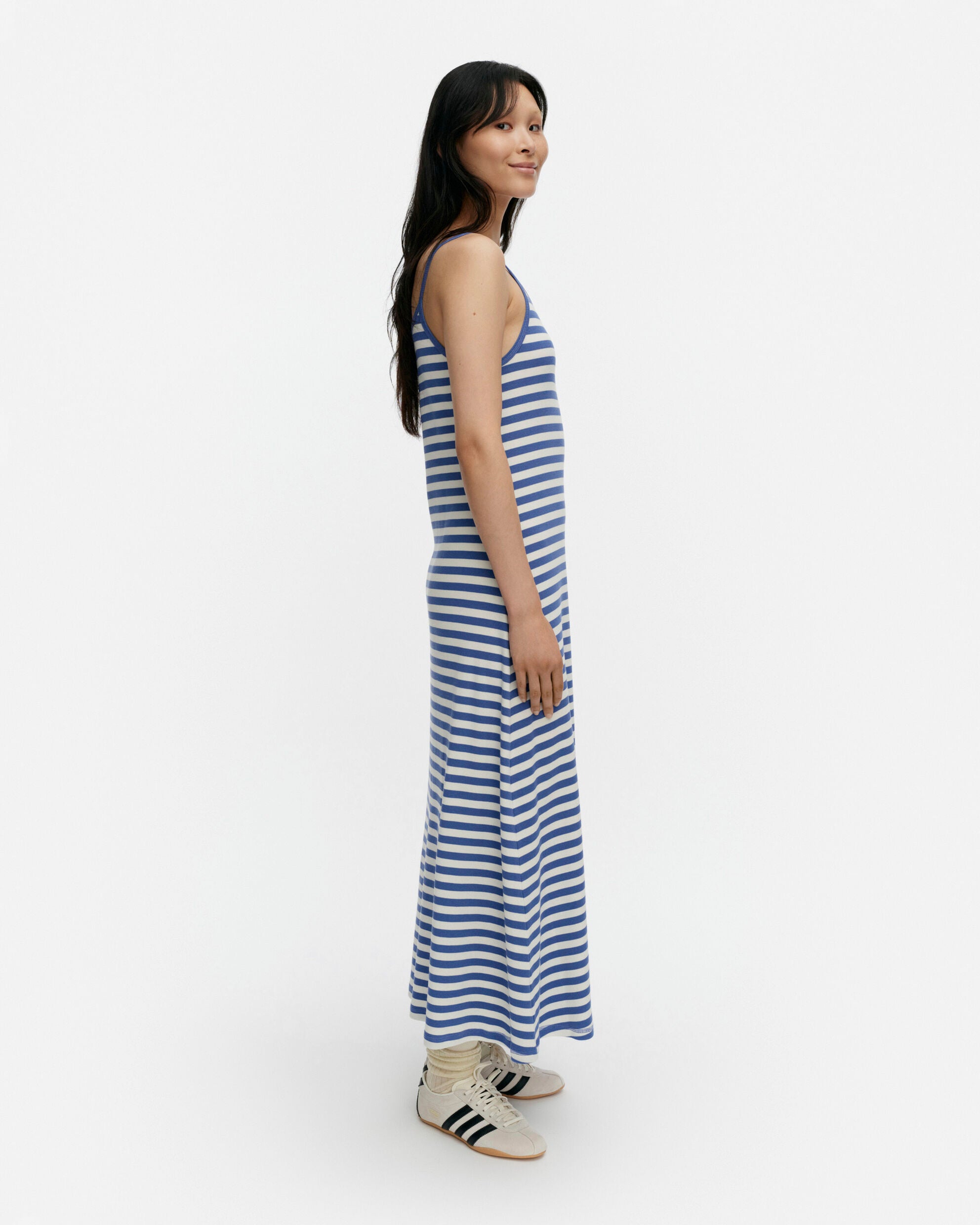 Robe Laulaa Tasaraita Unikko Kioski
