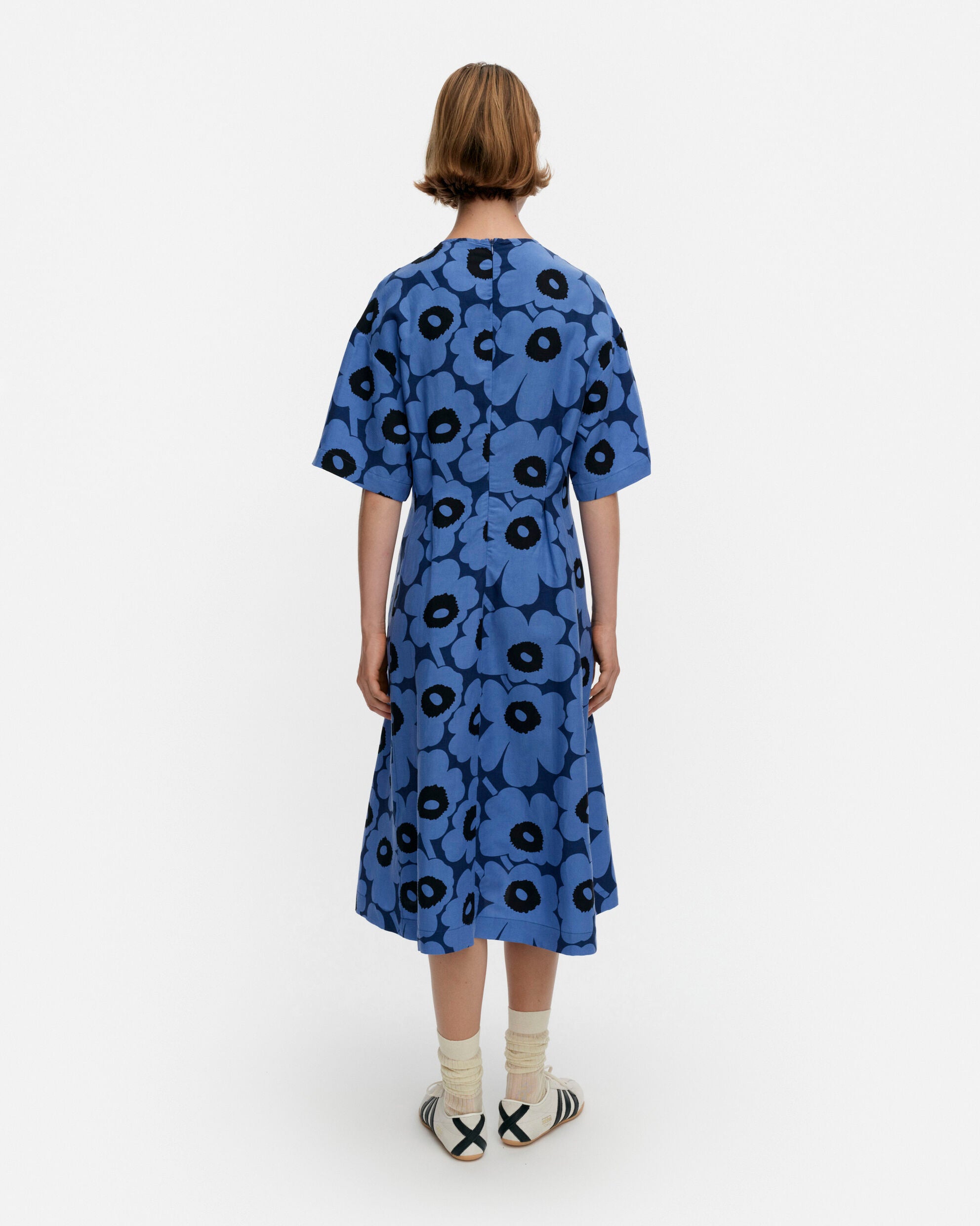 Vuosi Unikko Robe