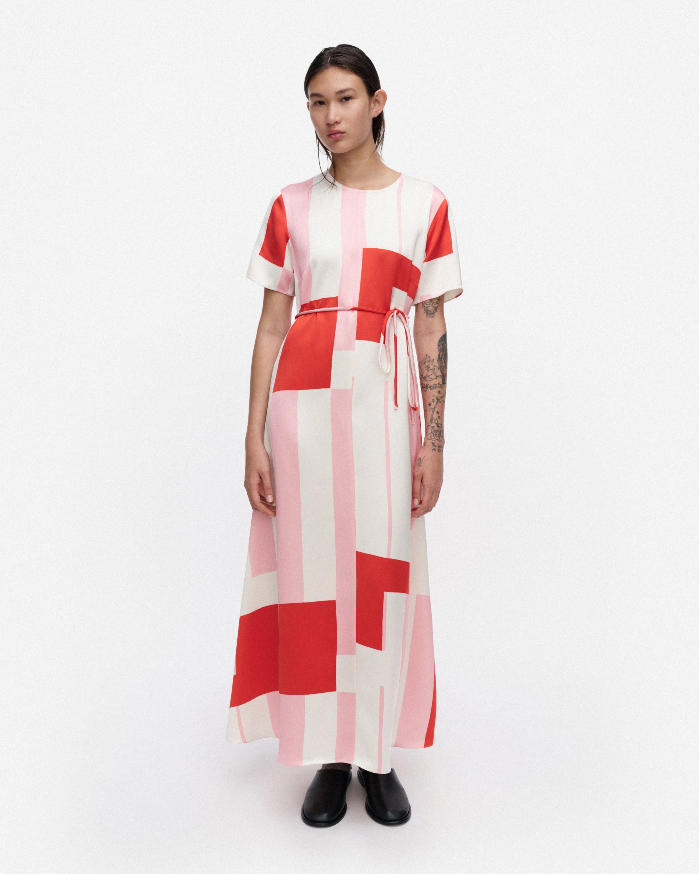 Huvittaa Kukasta Kukkaan Dress